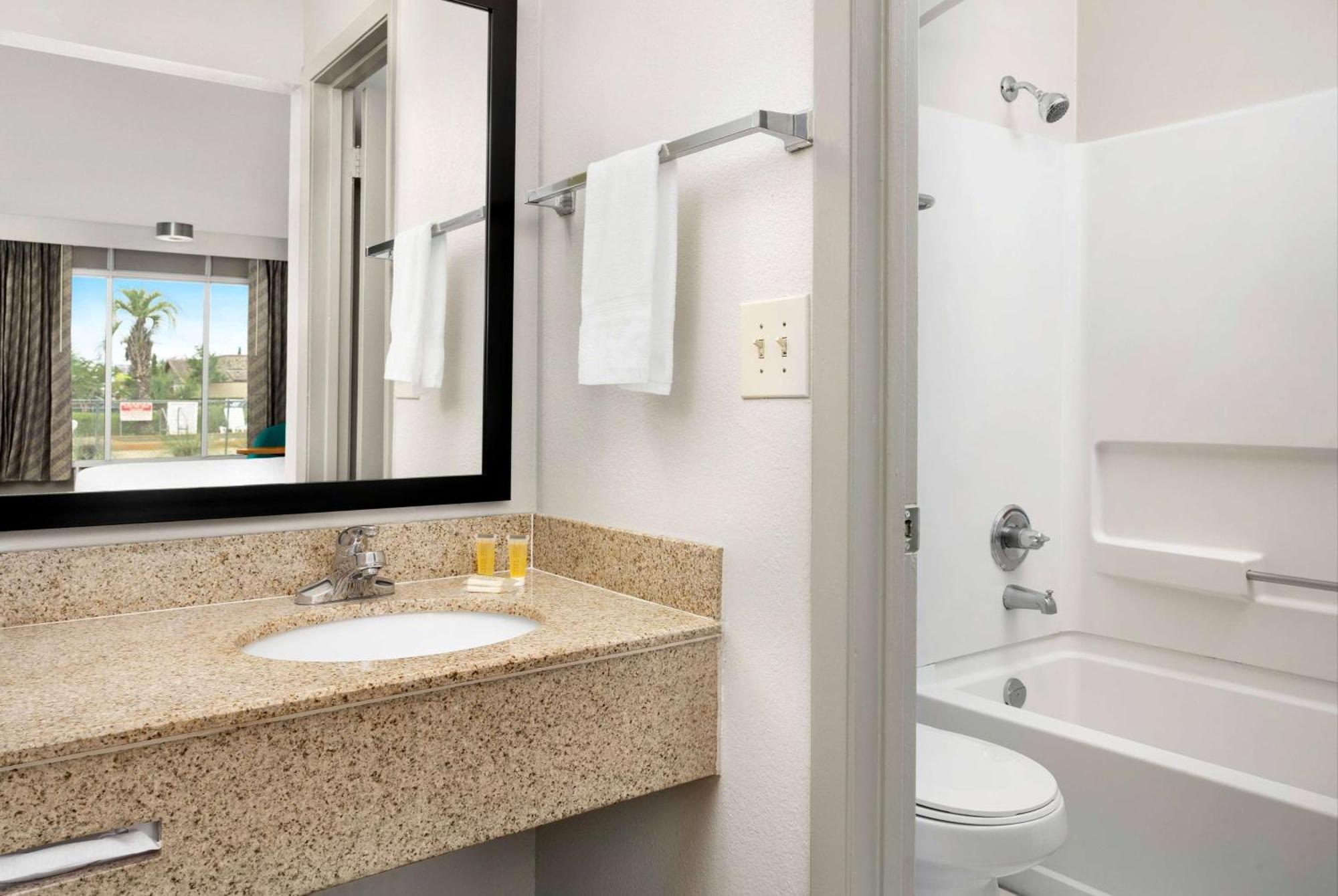 Days Inn By Wyndham Lake City I-75 Esterno foto